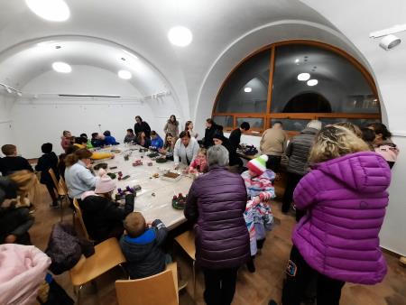 Delavnica adventnih venckov v Steklu